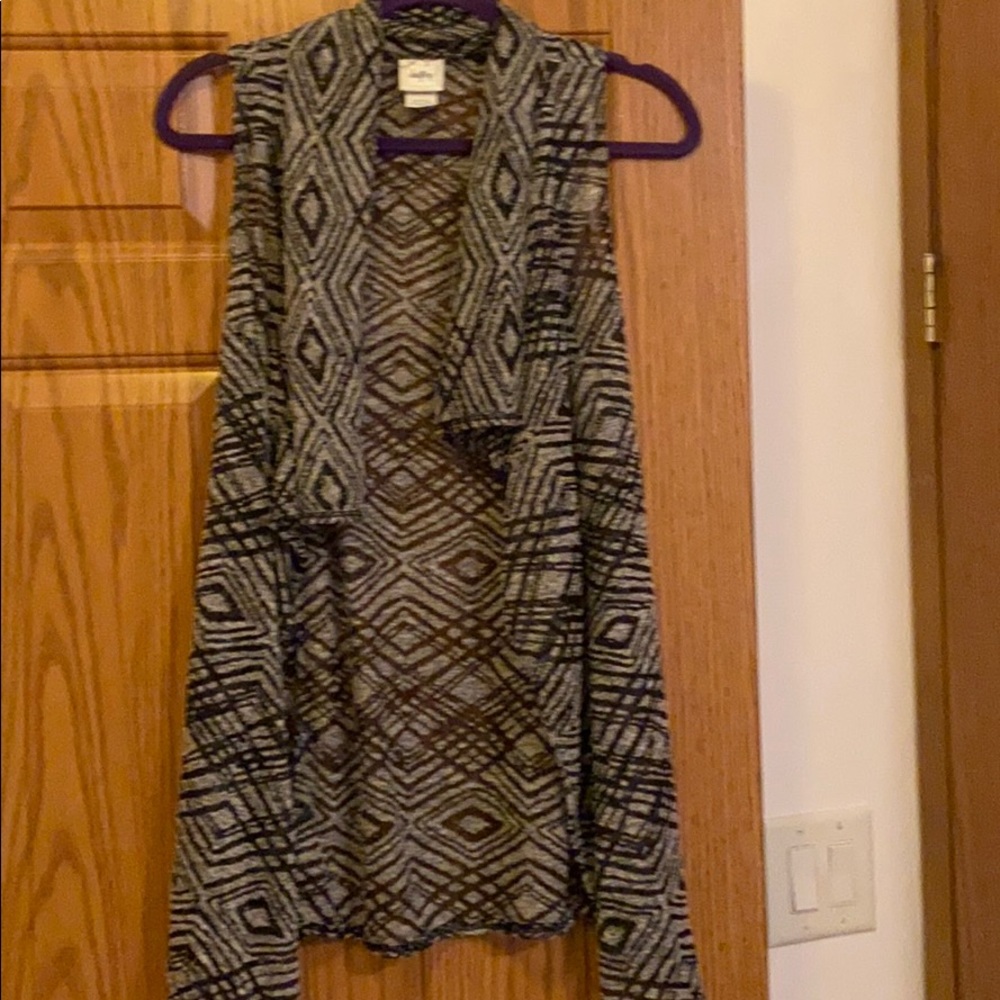 Ladies sheer sleeveless black & gray open cover up